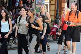 Tìm cách gỡ khó cho du lịch 