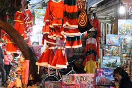 Thị trường quà tặng Noel 2012 kém sôi động vì kinh tế khó khăn