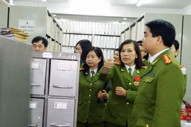 Chia sẻ công việc thầm lặng với CBCS phòng Hồ sơ nghiệp vụ 