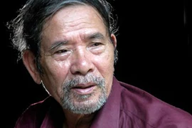 Nhà văn Lê Lựu khóc!