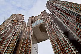 Hồng Kông nơm nớp với “mưa kính”