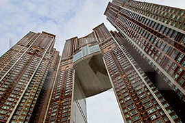 Hồng Kông nơm nớp với “mưa kính”