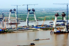 Cầu Nhật Tân khó về đích đúng hẹn 