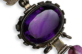 Bí ẩn lời nguyền của viên đá thạch anh tím Delhi