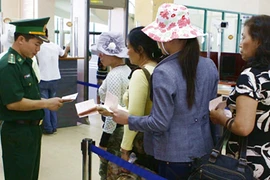 Lực lượng biên phòng chỉ cấp thị thực rời cho công dân Trung Quốc dùng hộ chiếu in chìm “đường lưỡi bò” 