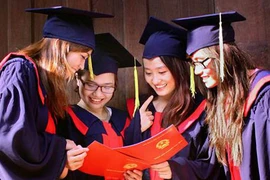 Khai mạc Liên hoan ảnh “Hà Nội - Thành phố vì hòa bình”