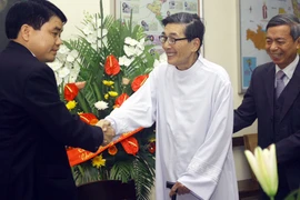 Lãnh đạo CATP chúc mừng Giáo xứ Thái Hà và Giáo xứ Hàm Long