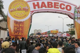 Tưng bừng ngày hội bia Hà Nội 2012 