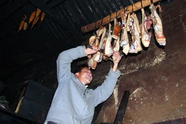 Thưởng “yến tiệc” ở Mồ Sì San 