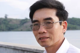 Nhà thơ Nguyễn Hữu Quý làm thơ tiễn con gái lấy chồng 