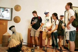 Du lịch tù mù khó “cất cánh” 