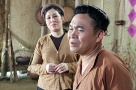 Xuân Hinh “tung hứng” với Hồng Vân 