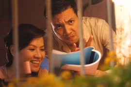 Khen “tốt” khi vợ... hôn người khác