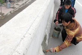 Quảng cáo bôi bẩn buộc phải sơn lại 