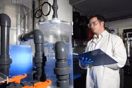 Chế xăng từ không khí 