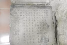 Nhiều nghi vấn quanh niên đại bia cổ