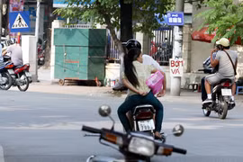 Núp sau “đội quân” bán dạo