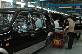 Kinh doanh ô tô, xe máy “gặp hạn” 