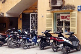 Biến sân chung thành nơi trông giữ xe