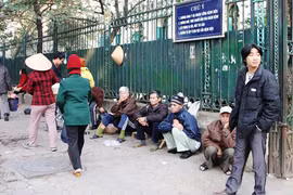 Khi “cò” bắt tay bác sỹ 