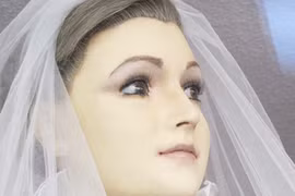 Chuyện ly kỳ về xác ướp mặc áo cưới suốt 82 năm qua