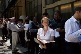 “Tránh vách đá tài chính” 