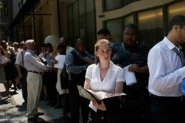 “Tránh vách đá tài chính” 