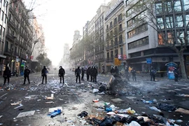 Thế giới mong manh hơn 