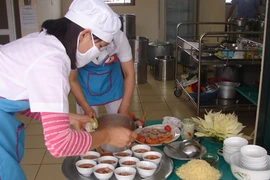 Bữa ăn bán trú thiếu chuẩn 