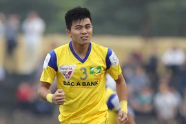 Hùng "xà ngang" có thể nghỉ hết mùa vì đứt dây chằng gối