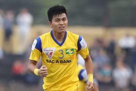 Hùng "xà ngang" có thể nghỉ hết mùa vì đứt dây chằng gối