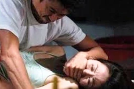 Hiếp dâm con, nhắn tin đe dọa mẹ