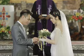 Khắc Việt khiến người hâm mộ ngỡ ngàng với hotgirl Mi Lan