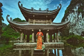 Siêu mẫu Phan Hà Phương trong BST Ngọc Khuê Các