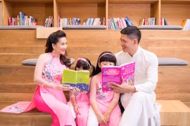 Hai thiên thần nhỏ của Bình Minh đáng yêu trong tà áo dài 