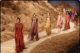 Ngắm nhìn lại bộ sưu tập "Tua rua" đầy màu sắc của NTK Đỗ Mạnh Cường 