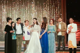 Maria Đinh Phương Ánh chia tay "Tình Bolero" 