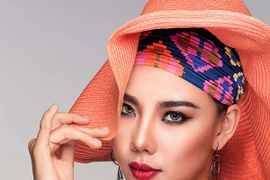 Lại Thanh Hương gợi ý xu hướng trang điểm khi đi biển 