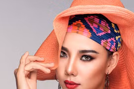 Lại Thanh Hương gợi ý xu hướng trang điểm khi đi biển 