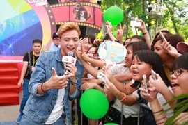 Soobin Hoàng Sơn, Erik gây "náo loạn" khi hát nhạc EDM máu lửa