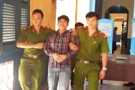 Cậu đâm chết người vì tức cháu gái còn nhỏ bị dụ dỗ có thai