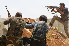 Mất Aleppo, phiến quân đối lập Syria vẫn… chiến đấu