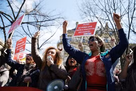 Phạt nặng khách mua dâm tại EURO 2016