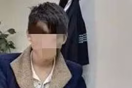 Thiếu niên Trung Quốc đi lậu vé tới Dubai để ăn xin