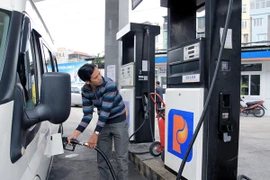 Xăng RON 92 vẫn giữ ở mức 13.752 đồng/lít