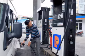 Xăng RON 92 vẫn giữ ở mức 13.752 đồng/lít