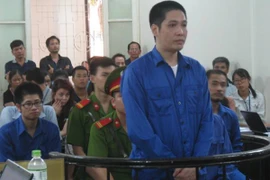 Cựu trưởng phòng kế hoạch cùng đồng bọn nhận hối lộ cả tỷ đồng