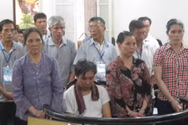 Phần lớn bị cáo trong vụ án "nấu cháo" tại UBND xã đều được giảm án