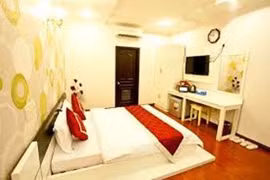 Cặp nhân tình chuyên trộm cắp tivi khách sạn, rồi nhờ lễ tân gọi xe tẩu thoát