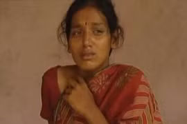 Mẹ chồng đổ axit lên bụng con dâu vì mang thai cháu gái